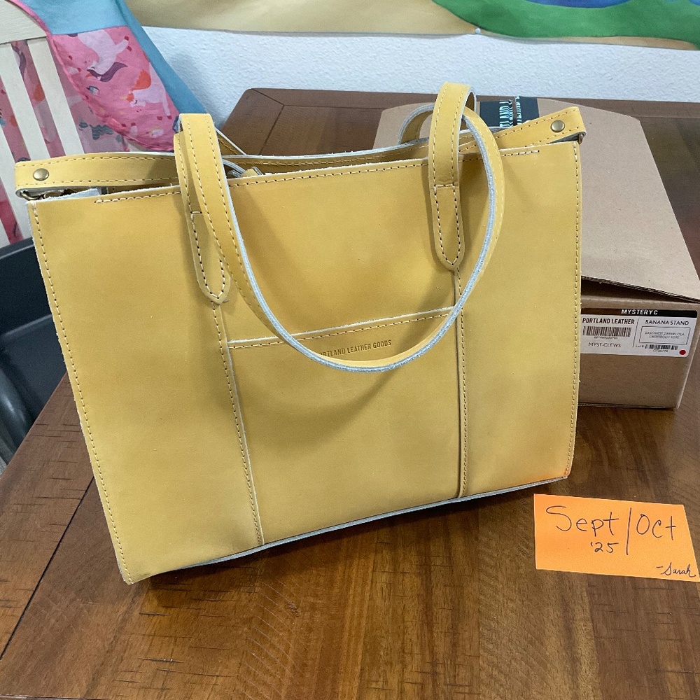 🆕 *🦄* Portland Leather Goods C-Grade Sale E/W Banana Stand Zip Lola Tote